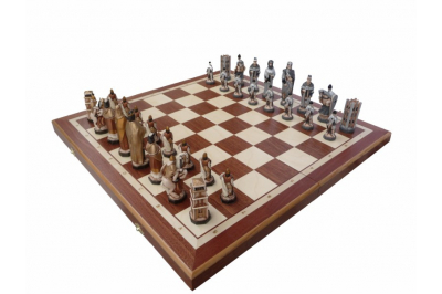 MEDIEVAL - piezas pintadas de piedra, caja de ajedrez de madera